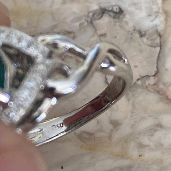 18K Natural 3.18 Carat Emerald & Diamond Ring  $8,848 Replacement Value - Picture 8 of 15